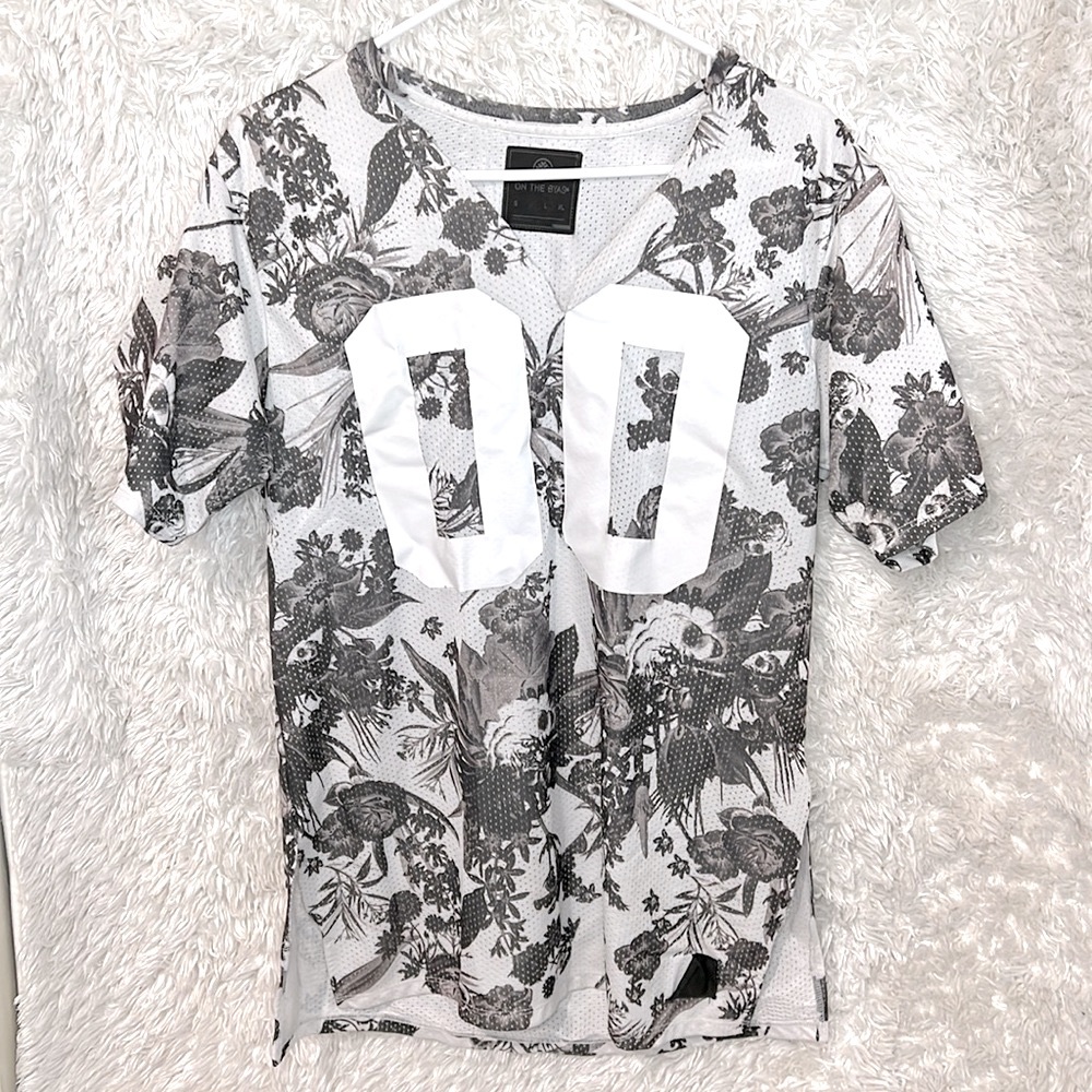 ON THE BYAS Floral Jersey